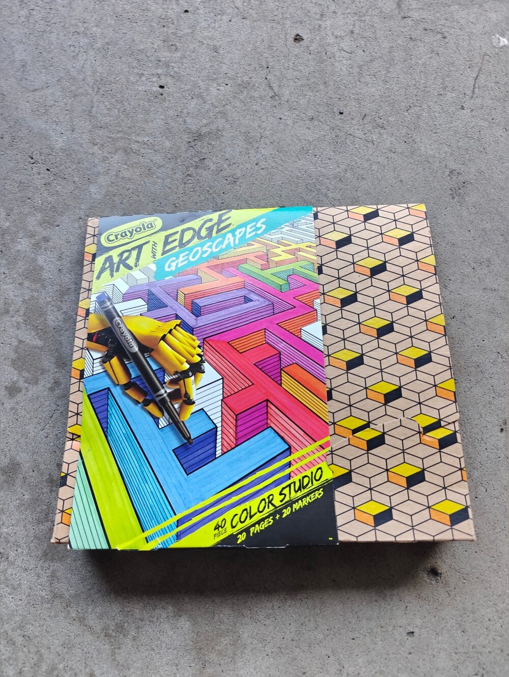 Crayola Art With Edge Geoscapes 40 Piece Color Studio 20 Pages + 20 Markers